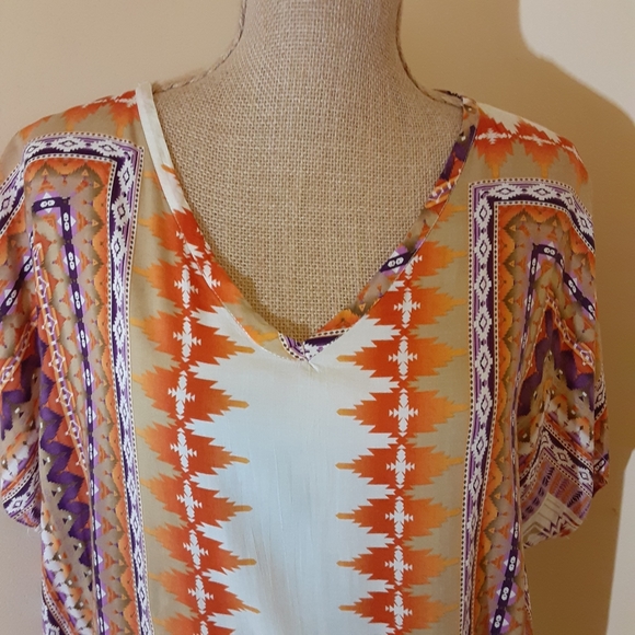 🌻3/$20Nurture bright aztec print oversize top med - Picture 5 of 9